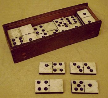 Wohl das lteste Gesellschaftsspiel: Domino der Designklassiker!