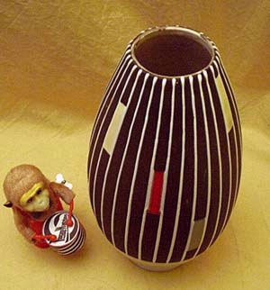 Vase in aufregendem 50s Streifen-Dekor - der Hingucker der Fnfziger!