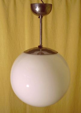 Milchglas-Hngelampe - klassisches Bauhaus-Design