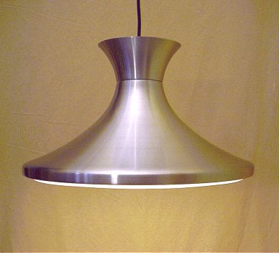 ERCO Hngelampe im Space / Atomic Age Design der Sixties - Kunststoffringe fr blendfreies Licht