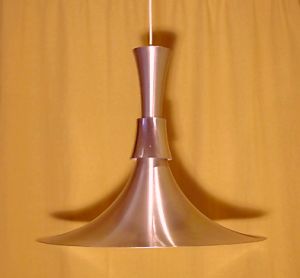 LYFA Hngelampe aus gebrstetem Aluminium im Space / Atomic Age Design der 60er Jahre