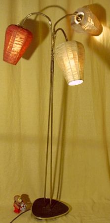 Fifties Stehlampe mit Bast-Rckchen