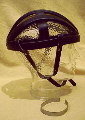 Lederner Fahrradhelm als Sturzring - Sicherheit bei Radrennen der 50er / 60er Jahre Lederner Fahrradhelm als Sturzring - Sicherheit bei Radrennen der 50er / 60er Jahre