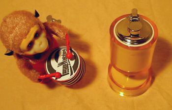 SAROME Tischfeuerzeug im Atomic / Space Age Design der 1960er / 1970er SAROME Tischfeuerzeug im Atomic / Space Age Design der 1960er / 1970er