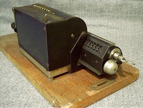 mechanischer Taschenrechner - hübsche Büro-Schreibtischaccessoires mit komplexem Nutzen mechanischer Taschenrechner - hübsche Büro-Schreibtischaccessoires mit komplexem Nutzen