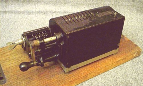 mechanischer Taschenrechner - hübsche Schreibtischaccessoires mit komplexem Nutzen mechanischer Taschenrechner - hübsche Schreibtischaccessoires mit komplexem Nutzen