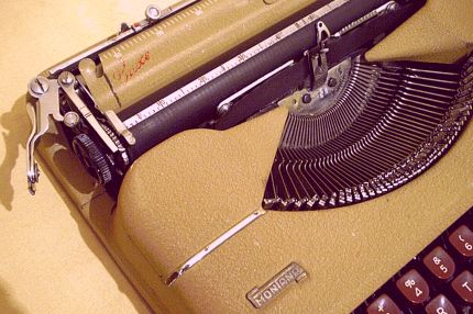 kompakte Bauweise der MONTANA Schreibmaschine luxe wie HERMES Baby