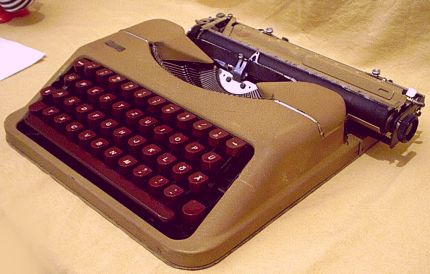 MONTANA Schreibmaschine - kompakt gebaut für die Reise
