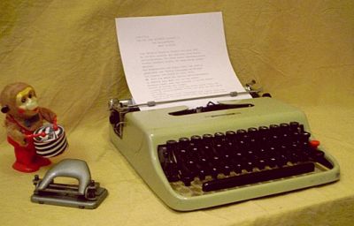 OLIVETTI Lettera 22 Schreibmaschine in Pistaccio