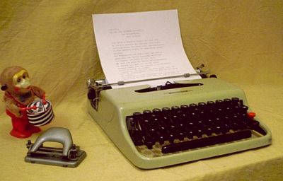 OLIVETTI Lettera 22 Schreibmaschine in Pistaccio