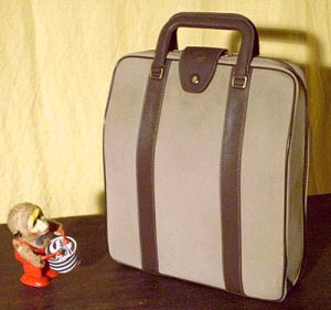 gepolsterte Tasche für Italiens beliebteste Reiseschreibmaschine der 1950er