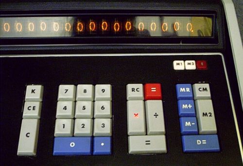 Schreibtischaccessoires nur frs Bro - Taschenrechner als Tischrechner mit Nixie Rhren