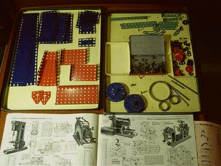 Spielzeug der 50er für Jungs mit schick gemalten Bilder Spielzeug der 50er für Jungs mit schick gemalten Bilder