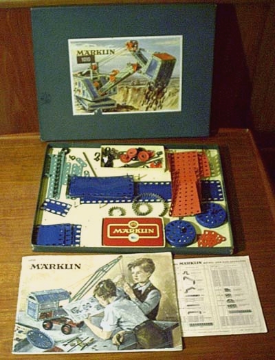 Spielzeug der 50er für Jungs mit schick gemalten Bilder Spielzeug der 50er für Jungs mit schick gemalten Bilder