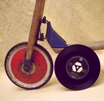 Vollgummireifen mit Metallfelge - Kinder-Spielzeug der 50er / 60er Jahre Vollgummireifen mit Metallfelge - Kinder-Spielzeug der 50er / 60er Jahre