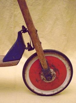 Vollgummireifen mit Metallfelge - Kinder-Spielzeug der 50er / 60er Jahre