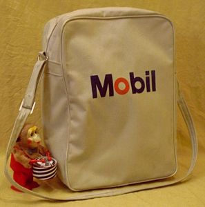 MOBIL Beuteltasche mit rotem Pegasus Logo