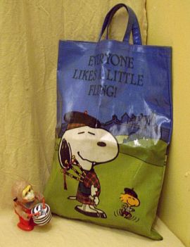 PEANUTS in Schottenmuster als Beuteltasche