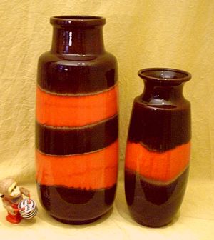 Vasen im Seventies Design - Keramik-Vase in 70er Orange