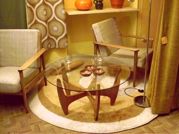 Glastisch - Beistelltisch mit Durchblick Glastisch - Beistelltisch mit Durchblick