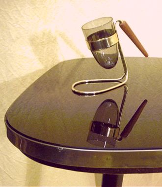 Beistelltisch in Nierenform Beistelltisch in Nierenform