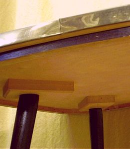 Nierentisch - der heute beliebte Couchtisch der 1950er Nierentisch - der heute beliebte Couchtisch der 1950er