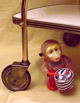 Barwagen mit Zeitungsständer Barwagen mit Zeitungsständer