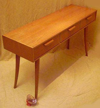 Konsole - das freizügigere Sideboard für Wohnzimmer, Esszimmer oder Flur Konsole - das freizügigere Sideboard für Wohnzimmer, Esszimmer oder Flur