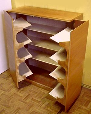 Schuhkommode mit raffiniertem Schuhregal