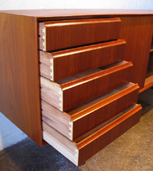 Sideboard - der längliche Wohnzimmerschrank der 60er Sideboard - der längliche Wohnzimmerschrank der 60er