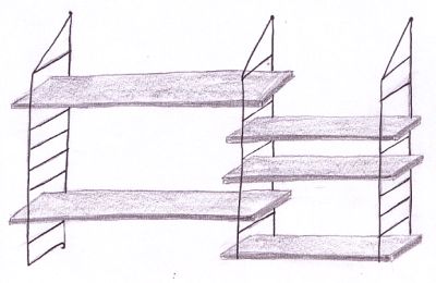 Wandregal mit versetzten Regalböden