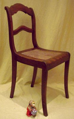 Stuhl mit Geflechteinsatz Stuhl mit Geflechteinsatz