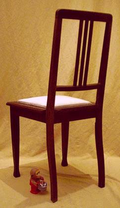 Jugendstil-Holzstuhl mit gepolsteter Sitzfläche - ideal fürs Esszimmer Jugendstil-Holzstuhl mit gepolsteter Sitzfläche - ideal fürs Esszimmer