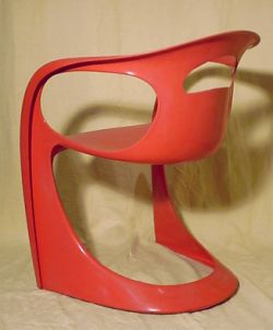 Kunststoffstuhl-Freischwinger inspiert vom Panton Chair