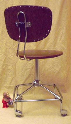 Drehstuhl von Bar- bis Sitzhöhe Drehstuhl von Bar- bis Sitzhöhe