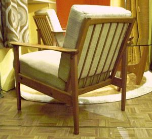 Holzsessel von MUSTERRING? Holzsessel von MUSTERRING?