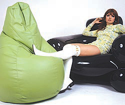 Sacco Sitzsack im Vergleich zum aufblasbaren Blow Sessel von ZANOTTA