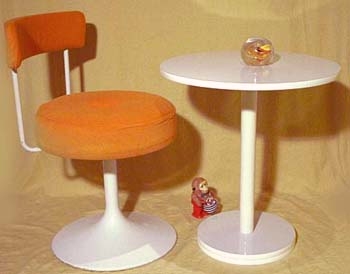 orangefarbener Polsterstuhl von JOHANSSON - der stylische Stuhl in jedem Zimmer