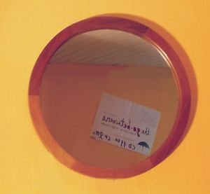 Einfach edel im Flur: Teakholz-Wandspiegel Einfach edel im Flur: Teakholz-Wandspiegel