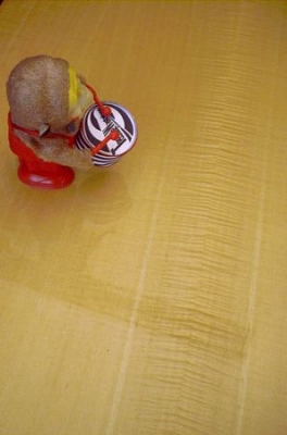 Beistelltisch in Surfbrett-Form Beistelltisch in Surfbrett-Form