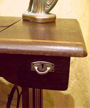 JUNKER & RUH Nähmaschine im Art Deco Stil der 30er Jahre JUNKER & RUH Nähmaschine im Art Deco Stil der 30er Jahre