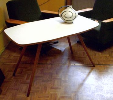 THONET Beistelltisch mit strapazierfhiger Resopal-Tischplatte