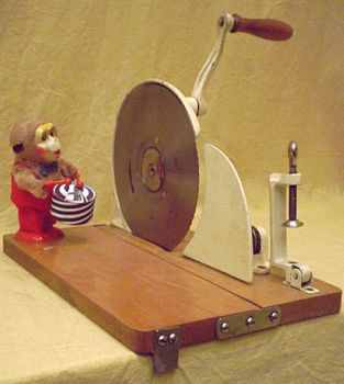 Fr das tgliche Brotschneiden die beste Brotmaschine in der Kche