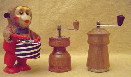 Ob Pfeffermühle oder Muskatmühle - Gewürzmühlen dürfen nicht am Tisch fehlen! Ob Pfeffermühle oder Muskatmühle - Gewürzmühlen dürfen nicht am Tisch fehlen!