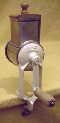 A.S. Nussmühle - Nüsse mit einer Trommelreibe fein mahlen zum Backen A.S. Nussmühle - Nüsse mit einer Trommelreibe fein mahlen zum Backen