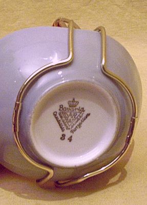 Nsse und Salzgebck stehen dieser kleinen Servierschale selbst bei spannenden Filmen oder 1950er Party gut