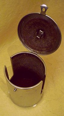 Kaffeekanne als SUS Thermoskanne der 1930er Jahre - in Zeiten Stromsparen angesagt zum Kaffee