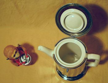 Kaffeekanne als SCHULTE, UFER & SÖHNE Thermisol Thermoskanne der 1930er Jahre - in Zeiten Stromsparen angesagt zum Kaffee