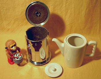 Kaffeekanne als SCHULTE, UFER & SÖHNE Thermisol Isolierkanne der 1930er Jahre - in Zeiten Stromsparen angesagt zum Kaffee Kaffeekanne als SCHULTE, UFER & SÖHNE Thermisol Isolierkanne der 1930er Jahre - in Zeiten Stromsparen angesagt zum Kaffee