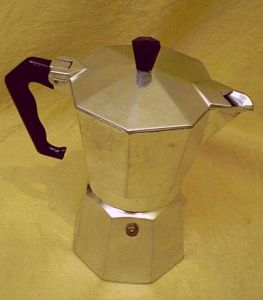 traditioneller Kaffeezubereiter für kleinen Braunen: Moka Express Zubereiter von MORENITA
